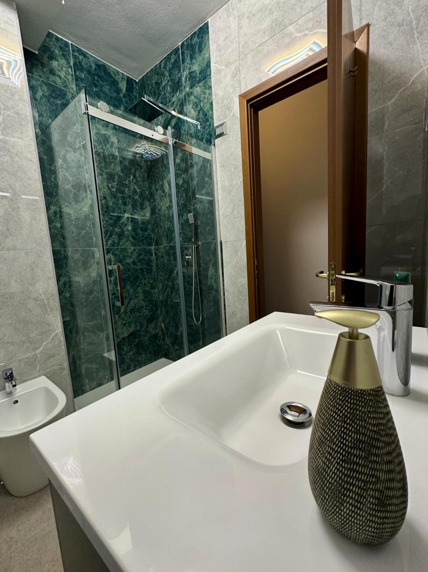 King Apartment Milano Bocconi Buitenkant foto
