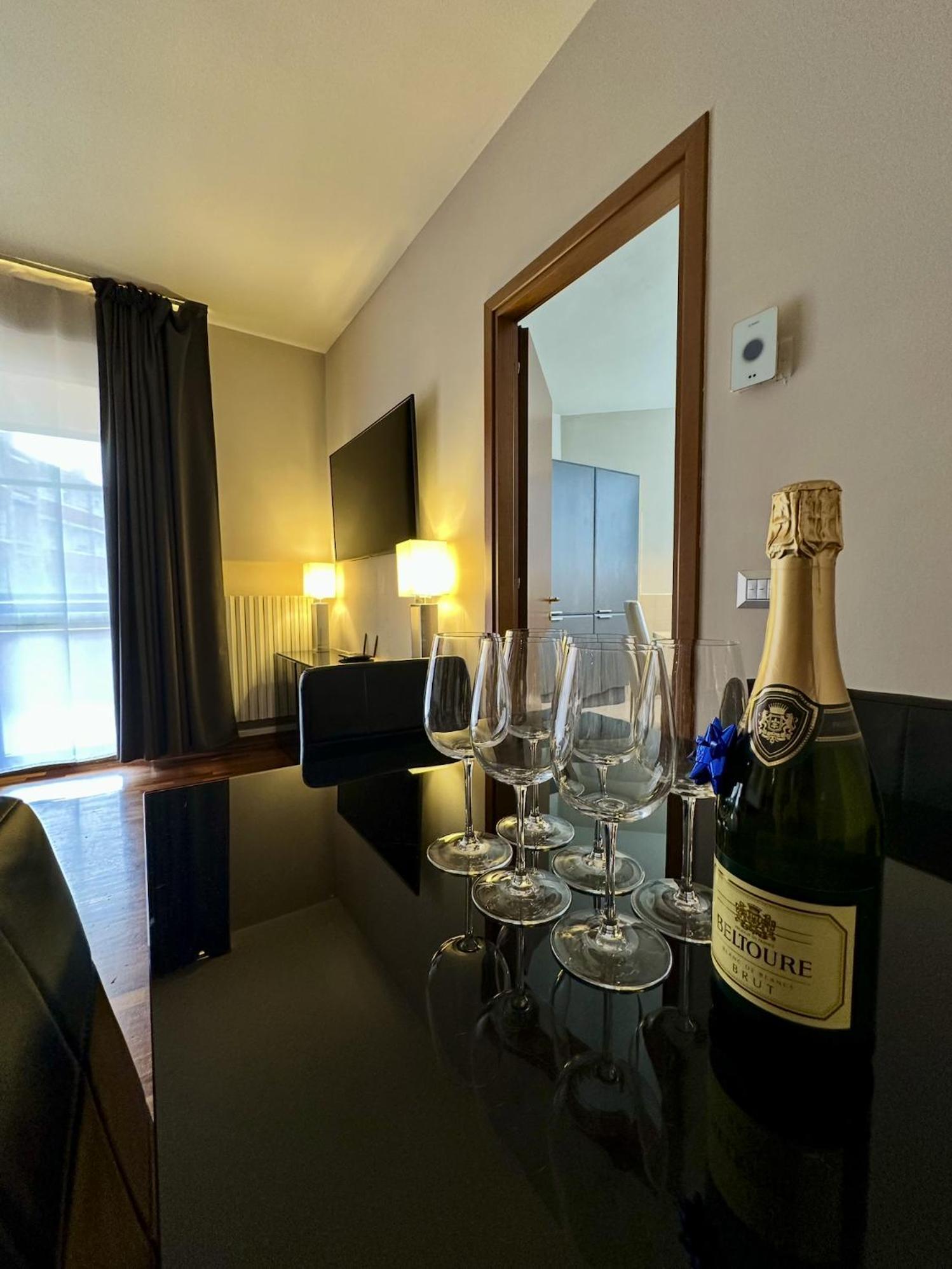 King Apartment Milano Bocconi Buitenkant foto